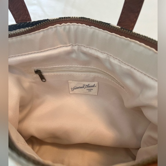 NWT Cream & black striped purse - Picture 2 of 3